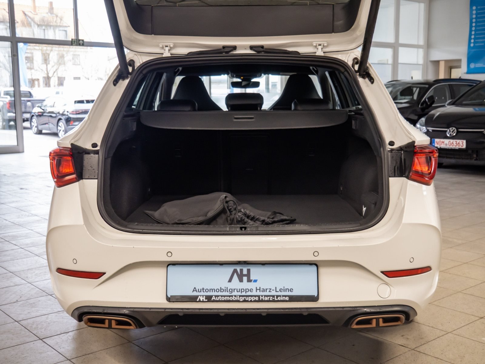 Leon Sportstourer e-HYBRID TSI DSG+ALU 18+RÜCKFAHRKAMERA+DCC+NAVI+LED+STAUASSITENT+FULL LI